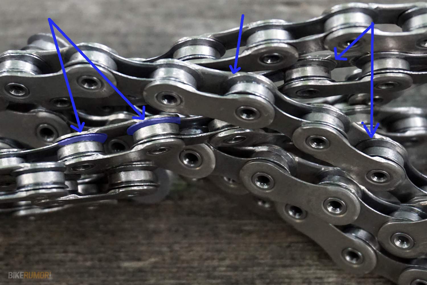 Shimano XTR M9000 chain with dynamic chain engagement