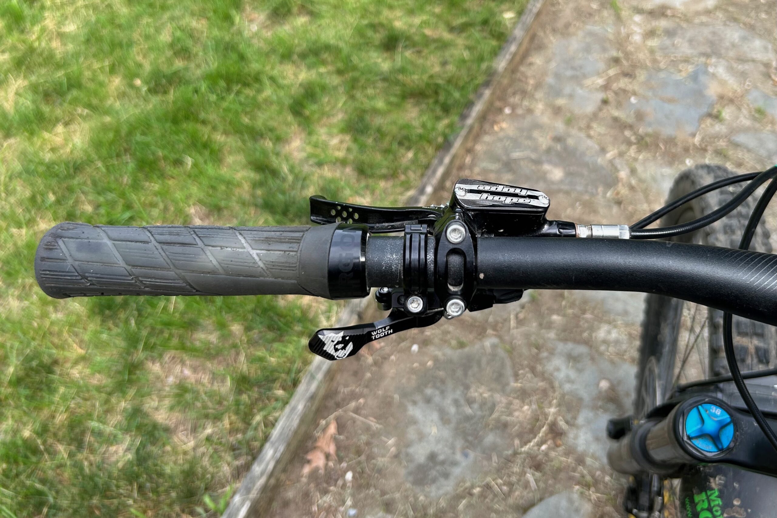 Wolf Tooth Remote Pro dropper post lever